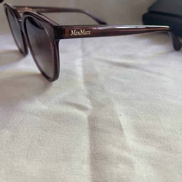 Stylish MAX MARA Brown Sunglasses - Picture 6 of 7